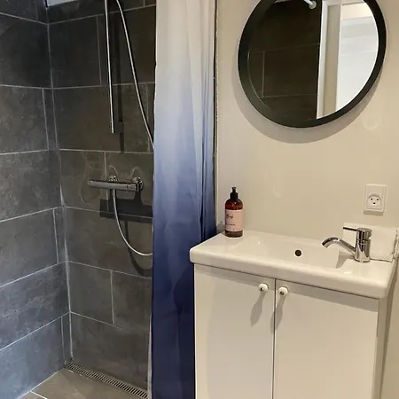 Hartel House Проживание в семье